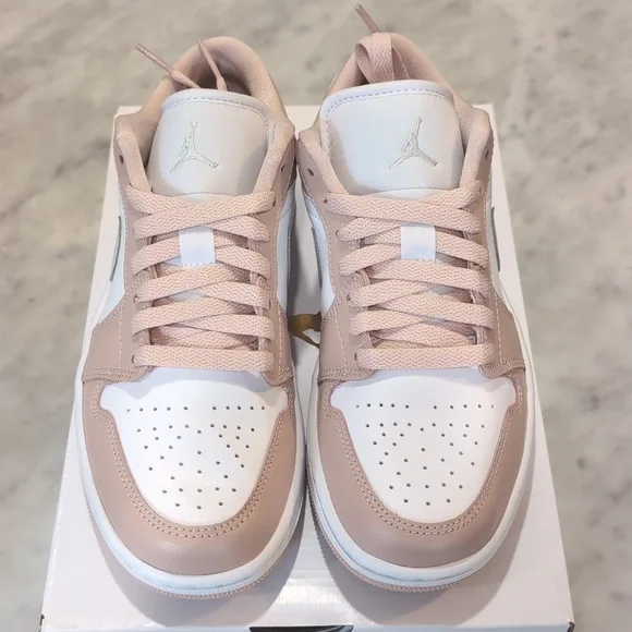 Air Jordan 1 Low - Picture 2 of 4